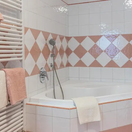 Ferienwohnung Al Borgo, Taio Ospitar Exterior foto